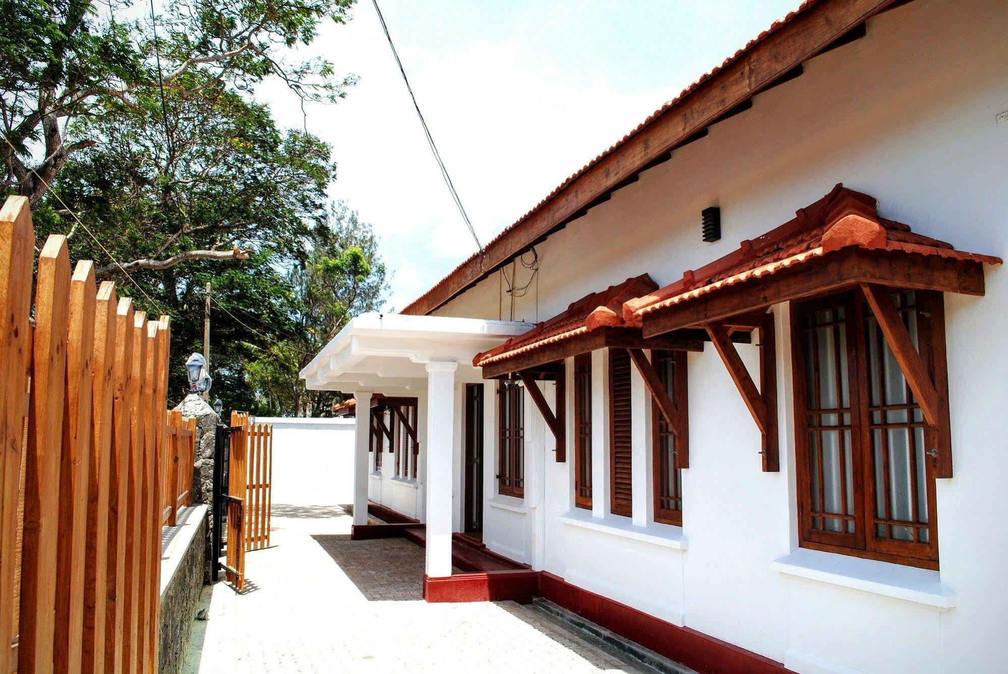 Miura Dutch Edge Hotel Negombo Buitenkant foto
