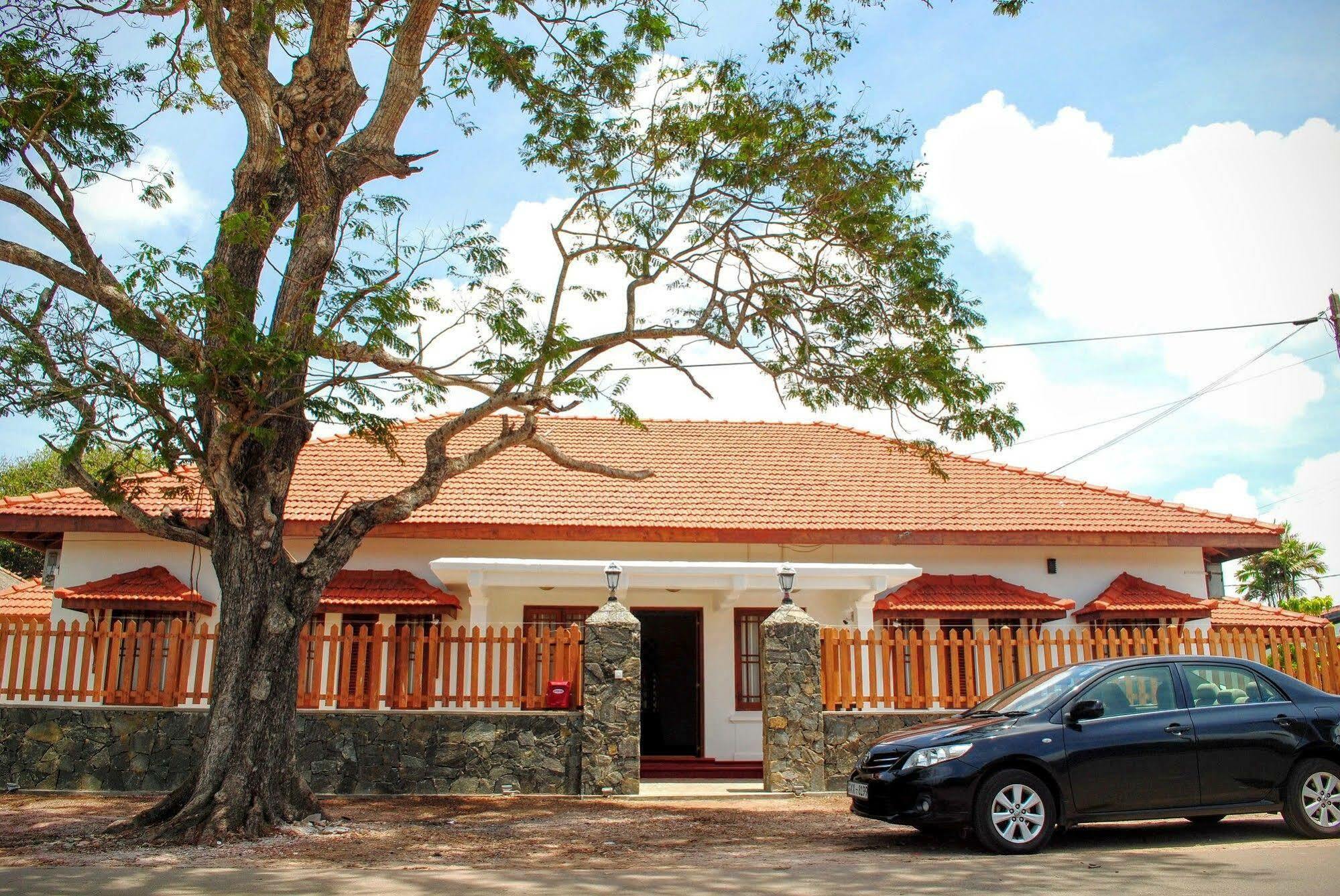 Miura Dutch Edge Hotel Negombo Buitenkant foto